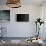 One Bedroom Next To The Port *