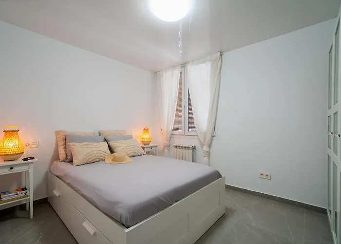 One Bedroom Next To The Port Apartman