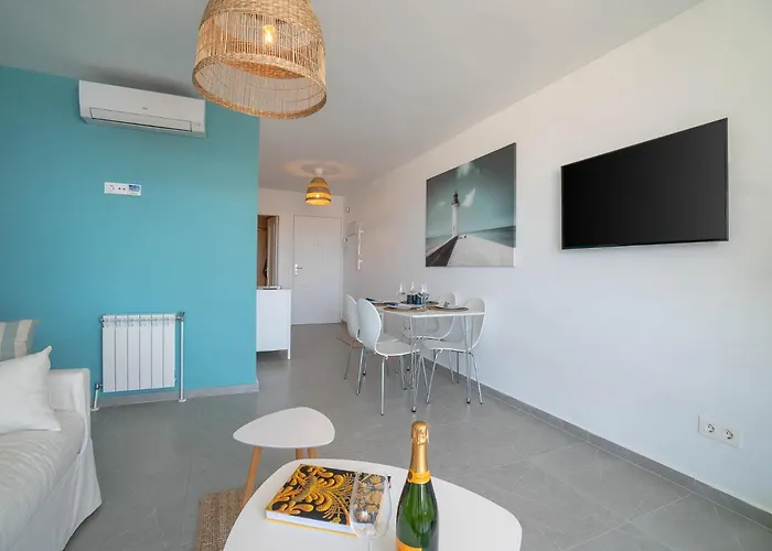 One Bedroom Next To The Port