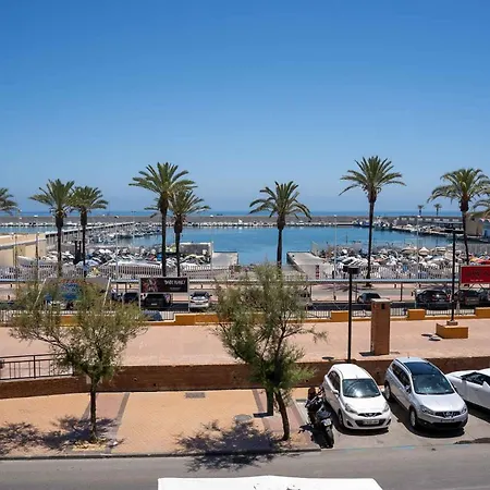 One Bedroom Next To The Port Апартаменти *