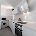One Bedroom Next To The Port Апартаменти Фуенхірола